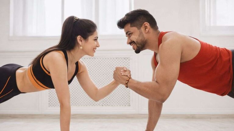 जोड़े जो एक साथ प्रशिक्षण लेते हैं, एक साथ रहते हैं: 2026 में आज़माने के लिए वेलेंटाइन वर्कआउट रूटीन