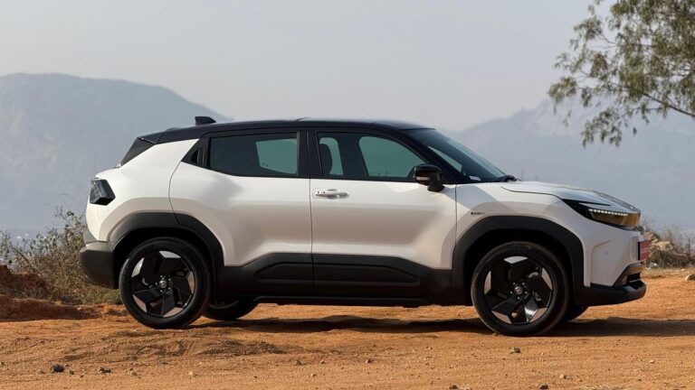 टोयोटा अर्बन क्रूजर एबेला: शहरी भारत के लिए टोयोटा की शांत इलेक्ट्रिक थीसिस