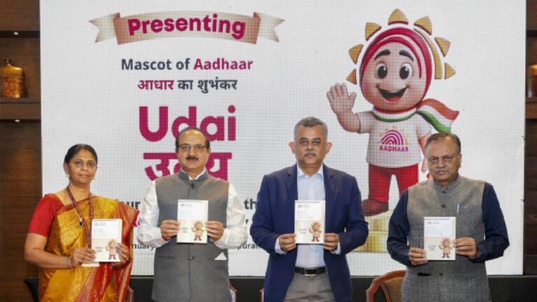 दुरुपयोग रोकने के लिए आधार कार्ड में प्रमुख बदलाव; केवल फोटो और क्यूआर कोड प्रदर्शित किया जाएगा