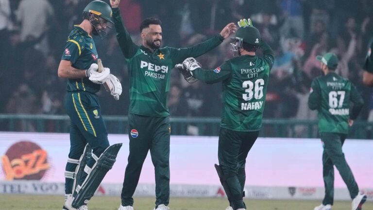 पाकिस्तान भारत के खिलाफ टी20 विश्व कप मैच का बहिष्कार करेगा लेकिन टूर्नामेंट में प्रतिस्पर्धा करेगा