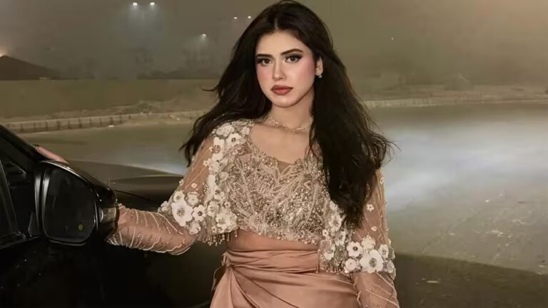 पाकिस्तानी 5 मिनट की वायरल वीडियो गर्ल अलीना अमीर की अनुमानित कमाई, उम्र और ताजा तस्वीरें: उनकी नवीनतम गुप्त पोस्ट नफरत करने वालों पर तमाचा है!