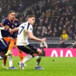 प्रीमियर लीग: टोटेनहम रेलीगेशन जोन के करीब खिसक गया; चेल्सी को लीड्स ने घर में रोका