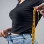 फिटनेस कोच ने चेतावनी दी है कि ये तीन आदतें आपके वजन घटाने में बाधा बन सकती हैं