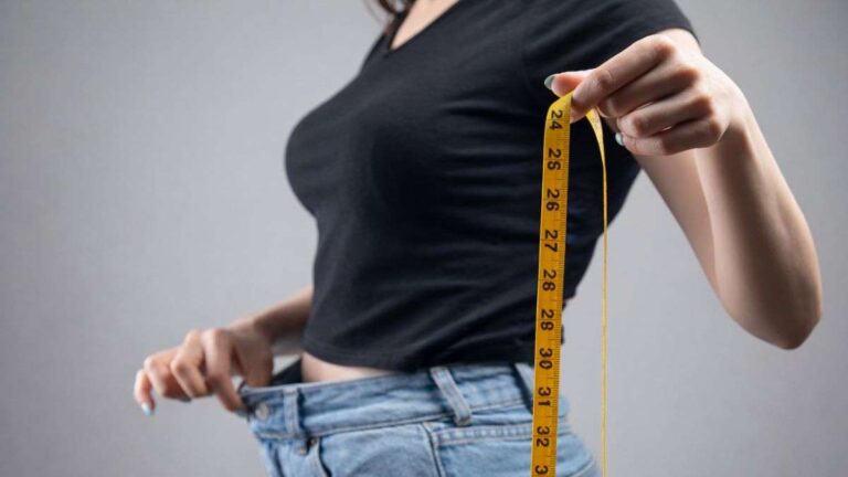 फिटनेस कोच ने चेतावनी दी है कि ये तीन आदतें आपके वजन घटाने में बाधा बन सकती हैं