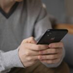 मुंबई की महिला ने मिनटों में गंवाए 11 लाख रुपये: कैसे ई-सिम धोखाधड़ी आपके बैंक खाते को खाली कर सकती है?