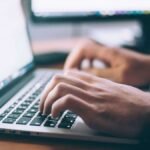 स्कूल या कॉलेज के लिए सर्वश्रेष्ठ लैपटॉप: खरीदने से पहले जांचने योग्य मुख्य विशेषताएं