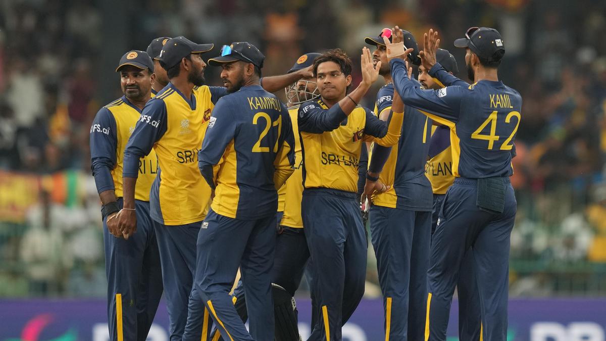 हमने इंग्लैंड के खिलाफ काफी खेला, अब विभिन्न परिस्थितियों पर प्रतिक्रिया देने में सक्षम: श्रीलंका कोच श्रीधर