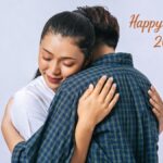 हैप्पी हग डे 2026: आपके प्रियजनों के लिए महत्व, रोमांटिक शुभकामनाएं, उद्धरण और शुभकामनाएं