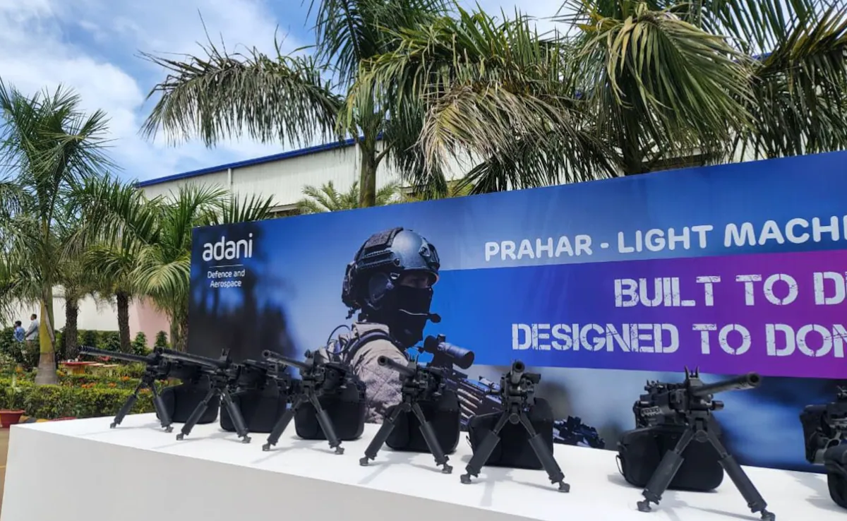 अडानी डिफेंस एंड एयरोस्पेस ने भारतीय सेना को ‘प्रहार’ तोपों की पहली खेप सौंपी