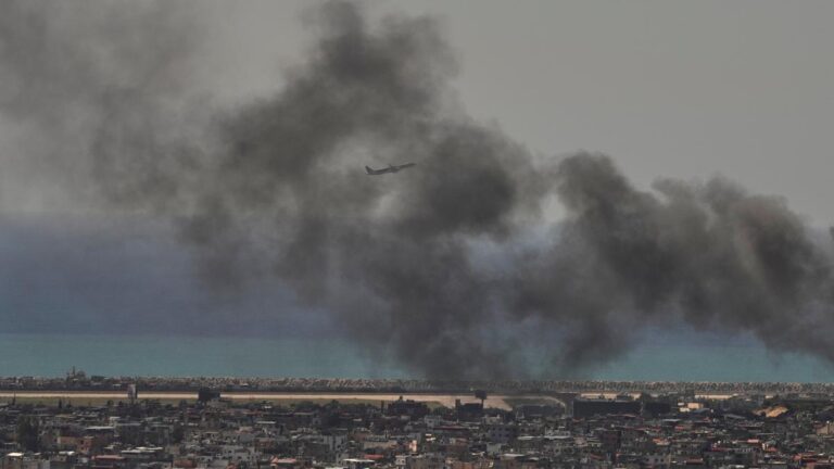 अमेरिका द्वारा पश्चिम एशिया में नौसैनिक भेजने पर इजराइल ने तेहरान, बेरूत पर हमला किया