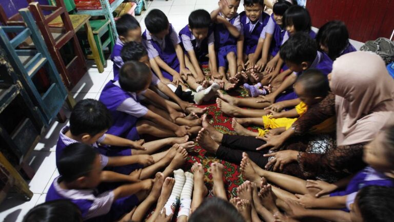 इंडोनेशिया ने 16 वर्ष से कम उम्र के बच्चों के लिए सोशल मीडिया प्रतिबंध लागू करना शुरू कर दिया है