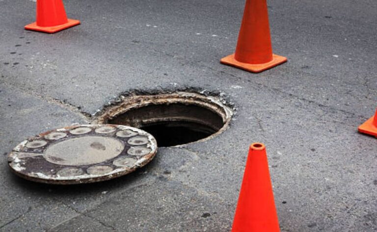 इंदौर सीवरेज में 2 मजदूरों की मौत, मुआवजे का रिकॉर्ड बना भयानक हकीकत!