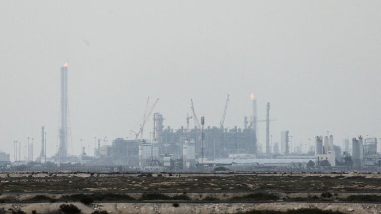 इजराइल द्वारा ईरानी गैस क्षेत्रों पर हमले के बाद तेहरान ने खाड़ी ऊर्जा सुविधाओं पर हमले तेज कर दिए हैं