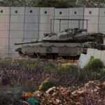 इजराइल ने हिजबुल्लाह से लड़ने के लिए सेना दोगुनी की, दक्षिणी लेबनान में घरों की तलाशी ली