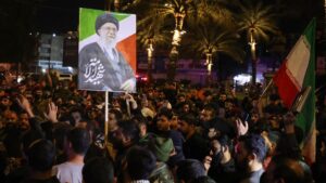 इज़राइल का दावा है कि एक और शीर्ष ईरानी अधिकारी मारा गया जबकि तेल अवीव के पास ईरानी हमलों में 2 लोग मारे गए