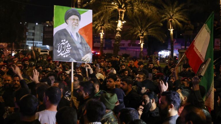 इज़राइल का दावा है कि एक और शीर्ष ईरानी अधिकारी मारा गया जबकि तेल अवीव के पास ईरानी हमलों में 2 लोग मारे गए