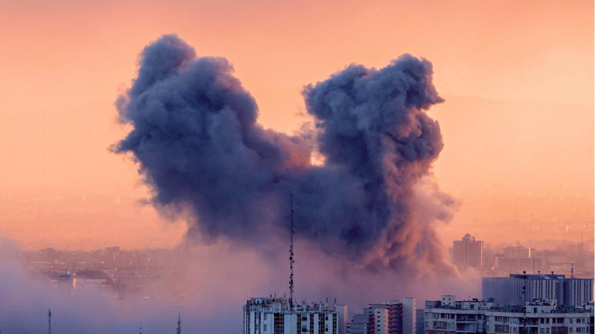 ईरान पर इज़राइल-अमेरिका हमले की छवियों का हिंदू संग्रह: आग का एक सप्ताह