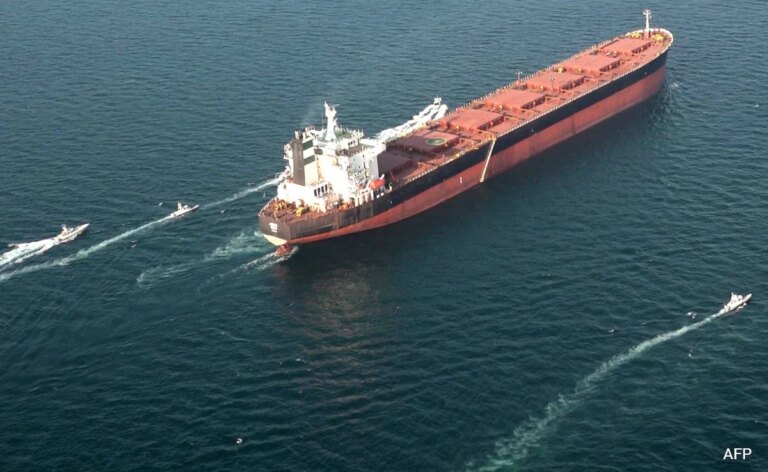 ईरान युद्ध के दौरान 23,000 भारतीय नाविक होर्मुज जलडमरूमध्य के पास फंस गए थे