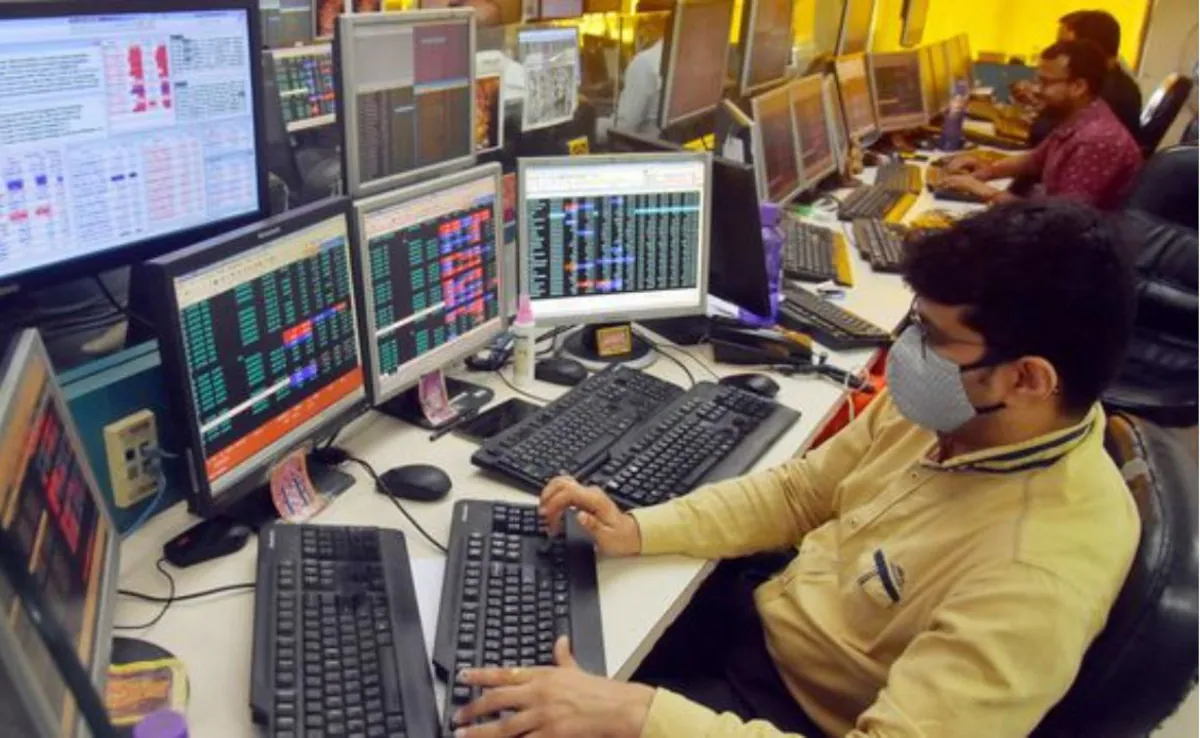 ईरान युद्ध के बीच एसआईपी रिटर्न नकारात्मक हो गया: क्या निवेशकों को रहना चाहिए या बाहर निकलना चाहिए?