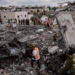 ईरान, लेबनान पर इज़रायली हमले तेज़ हो गए हैं क्योंकि अमेरिका ने चेतावनी दी है कि बमबारी 'नाटकीय रूप से बढ़ेगी'