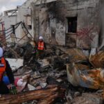 ईरानी मिसाइलों द्वारा इजरायली रेगिस्तानी शहरों पर हमला करने के बाद बड़ी संख्या में लोग क्षतिग्रस्त हो गए