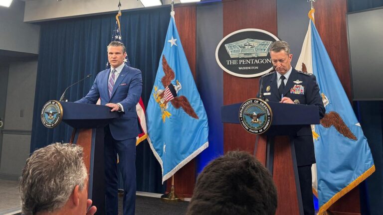 एक अमेरिकी न्यायाधीश ने पेंटागन की प्रेस पहुंच नीति पर रोक लगा दी है