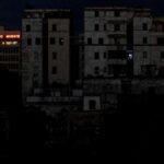 एक महीने में तीसरे राष्ट्रव्यापी ब्लैकआउट के बाद क्यूबा ने बिजली बहाल करना शुरू कर दिया है