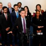 एपस्टीन फाइलों पर अमेरिकी न्याय विभाग के नेताओं की ब्रीफिंग में डेमोक्रेट हंगामा कर रहे थे