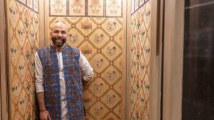 कैसे दिल्ली के मयूर गिरोत्रा ​​ने डंकी कैमल बैग को फैशन में बदल दिया