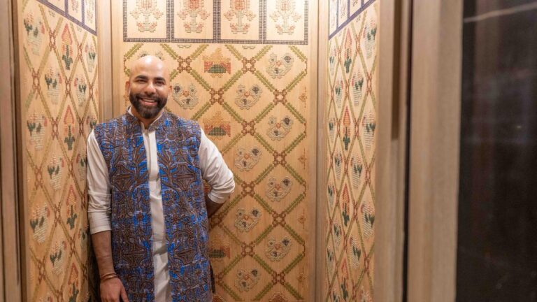 कैसे दिल्ली के मयूर गिरोत्रा ​​ने डंकी कैमल बैग को फैशन में बदल दिया