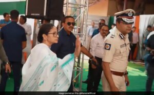 चुनाव की घोषणा के कुछ घंटे बाद चुनाव आयोग ने किया फेरबदल, तृणमूल ने किया पलटवार