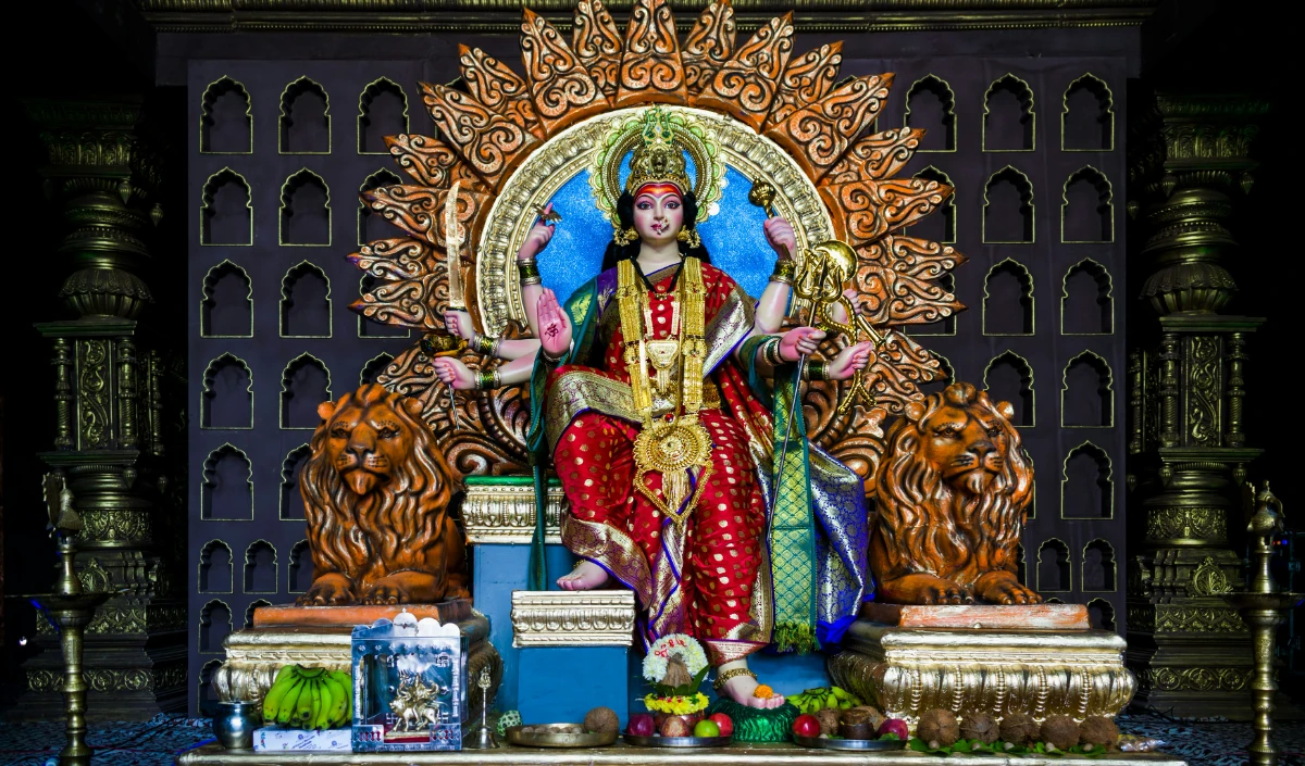 चैत्र नवरात्रि कलर लिस्ट: मां दुर्गा की कृपा के लिए 9 दिनों तक पहनें ये खास रंग, देखें पूरी डे-वाइज लिस्ट