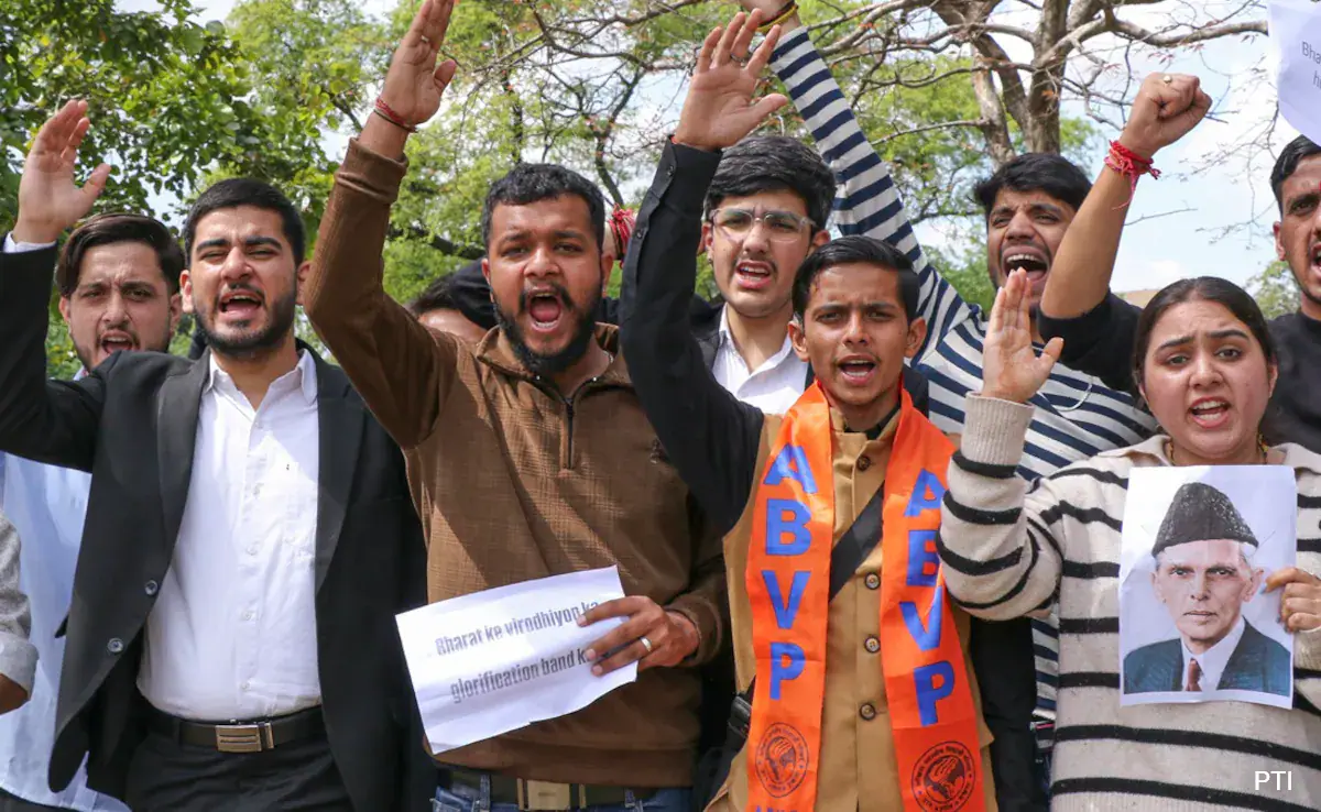 जम्मू यूनिवर्सिटी ने सिलेबस में जोड़ा जिन्ना पर चैप्टर, छात्र संगठनों का विरोध