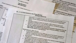 जारी की गई यूके की फाइलें अमेरिकी राजदूत के रूप में मेंडेलसोहन की नियुक्ति पर चिंताओं को प्रकट करती हैं