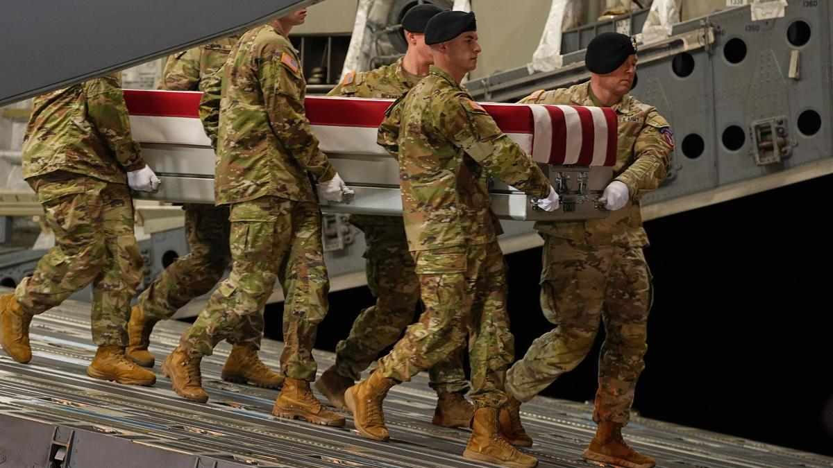 जैसे ही ईरान युद्ध संभावित नए चरण में प्रवेश कर रहा है, अमेरिका ने सैन्य सुदृढीकरण पर विचार किया है