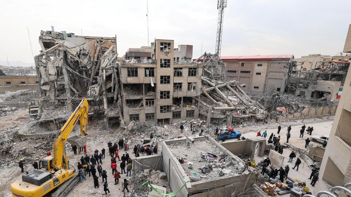 ट्रंप ने कहा, तेल की ऊंची कीमतों से अमेरिका को फायदा; ईरान और इजराइल के बीच गोलीबारी जारी है