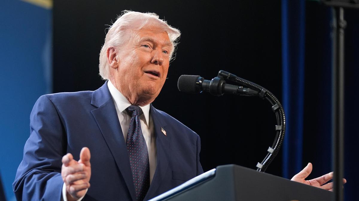 ट्रम्प का कहना है कि वेंस ने विभाजन को कम करते हुए ईरान पर ‘दार्शनिक रूप से’ मतभेद रखा