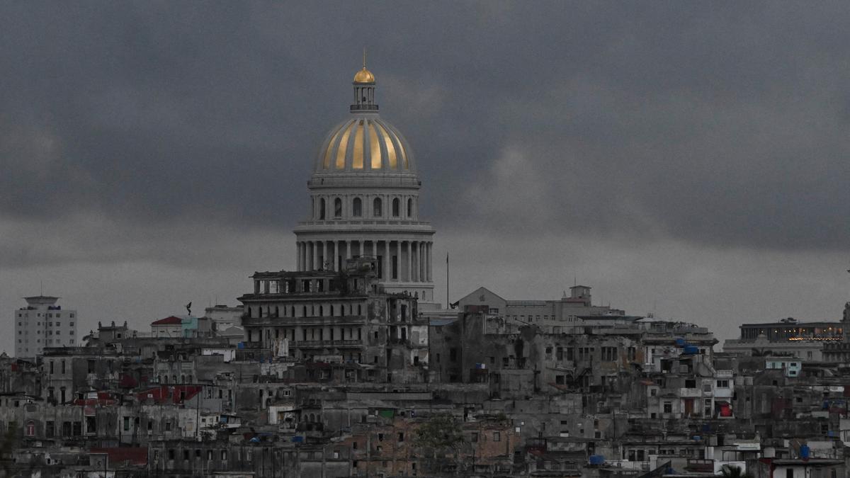 ट्रम्प की क्यूबा कार्रवाई: नाकेबंदी से लेकर दम घुटने तक