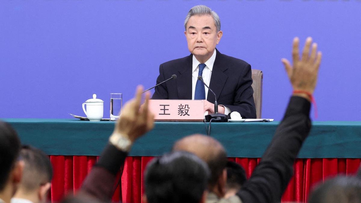 ट्रम्प की यात्रा को ध्यान में रखते हुए, चीन ने ईरान की प्रतिक्रिया पर विचार किया