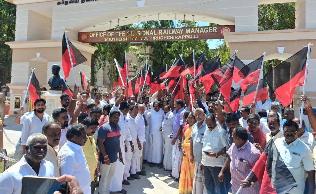 तमिलनाडु रेलवे कार्यालय पर हिंदी बोर्ड के बाद डीएमके का केंद्र पर तीखा हमला