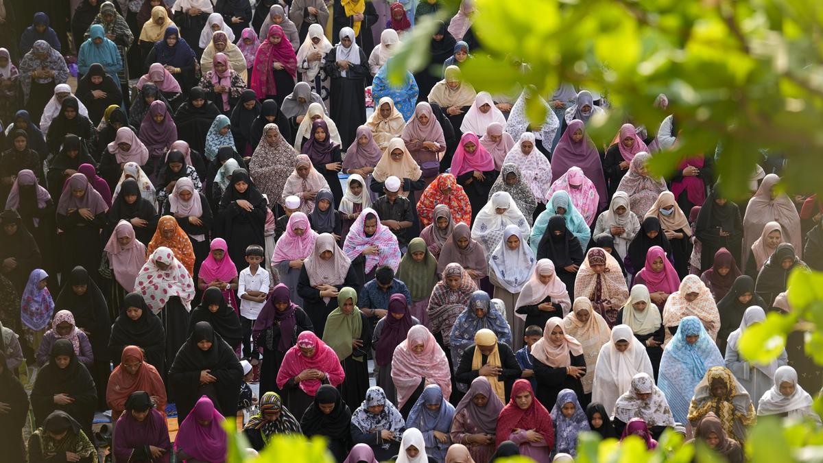 तस्वीरों में मैं मुस्कुराहट लाता हूं, लेकिन कई लोगों के लिए यह घाव पैदा करता है