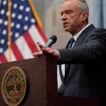 न्यायाधीश ने ट्रांसजेंडर स्वास्थ्य देखभाल संबंधी घोषणा में अमेरिकी सरकार की आलोचना की