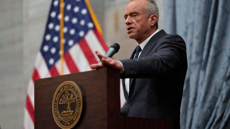 न्यायाधीश ने ट्रांसजेंडर स्वास्थ्य देखभाल संबंधी घोषणा में अमेरिकी सरकार की आलोचना की