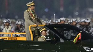 परेड शुरू होते ही म्यांमार की सेना ने नेतृत्व परिवर्तन का संकेत दिया