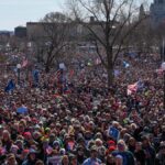 पूरे अमेरिका, यूरोप में 'नो किंग्स' रैलियों में भीड़ उमड़ती है