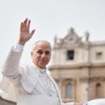 पोप लियो XIV ने उन दावों को खारिज कर दिया कि भगवान पाम संडे मास संदेश में युद्ध को उचित ठहराते हैं