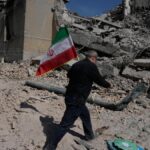 ब्रिटेन ने पश्चिम एशिया संघर्ष में फंसे ब्रितानियों के लिए पहली वापसी उड़ान किराए पर ली