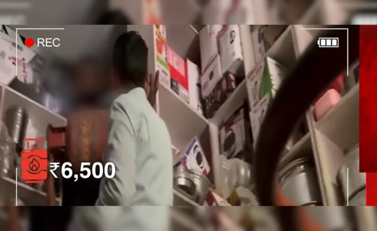 ब्लैक मार्केट में एलपीजी सिलेंडर 6,500 रुपये और रिफिल 4,000 रुपये में बिक रहा है।