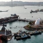 भारतीय रिफाइनर अमेरिकी प्रतिबंधों से छूट पर ईरानी तेल खरीदने की कोशिश कर रहे हैं: रिपोर्ट