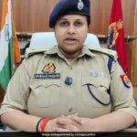 मिर्ज़ापुर पुलिस की गिरफ़्तारी का वीडियो शेयर करने पर आईपीएस अधिकारी को शर्मिंदगी का सामना करना पड़ा